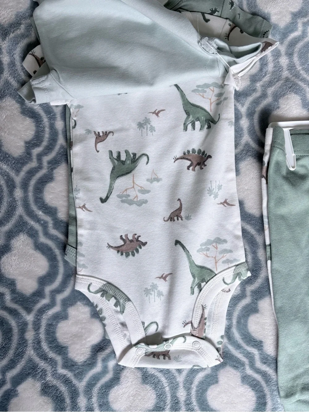 NWT 5 piece Carter's Mint Green Dinosaur Bodysuit & Pants Set Size 6 months